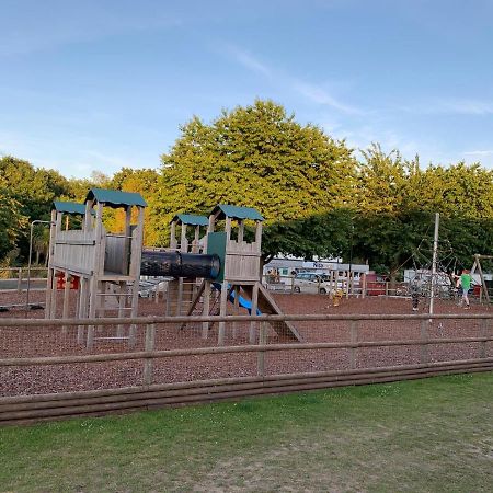 Norfolk Caravan Staycation Pet Friendly Belton with Browston Dış mekan fotoğraf