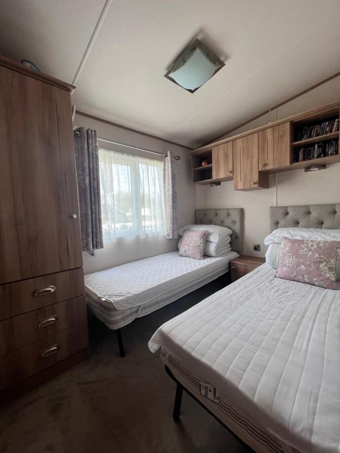 Norfolk Caravan Staycation Pet Friendly Belton with Browston Dış mekan fotoğraf