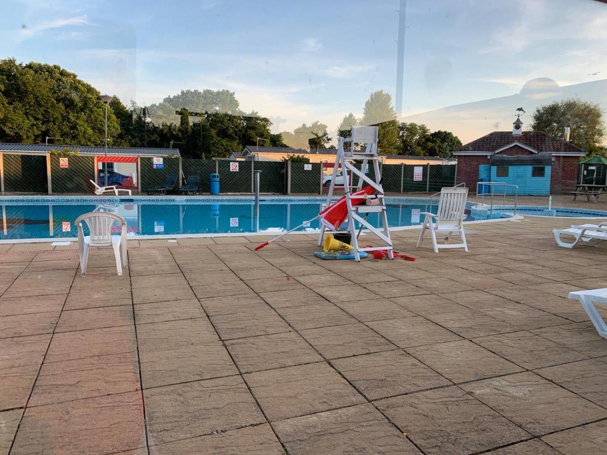 Norfolk Caravan Staycation Pet Friendly Belton with Browston Dış mekan fotoğraf