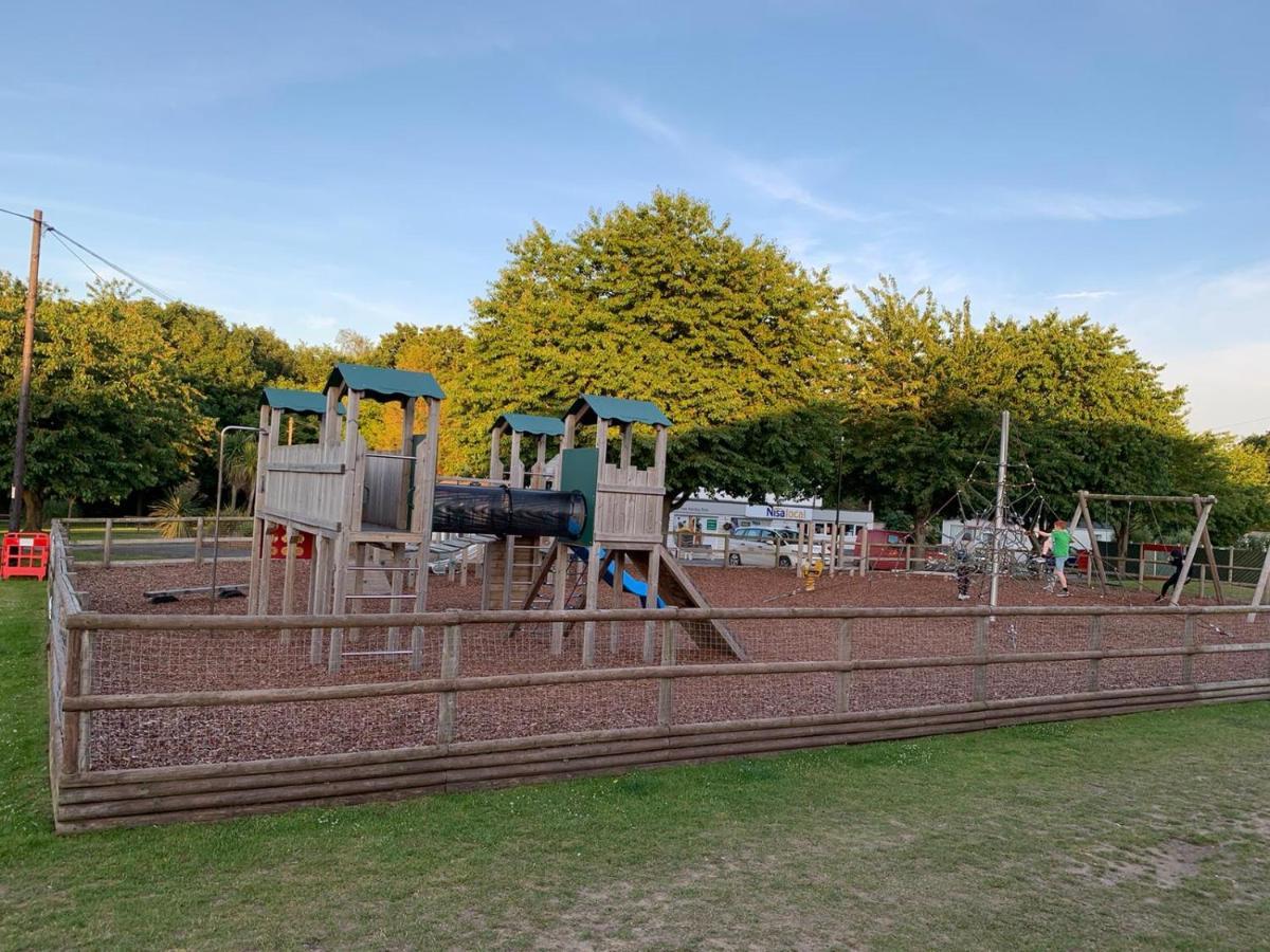 Norfolk Caravan Staycation Pet Friendly Belton with Browston Dış mekan fotoğraf