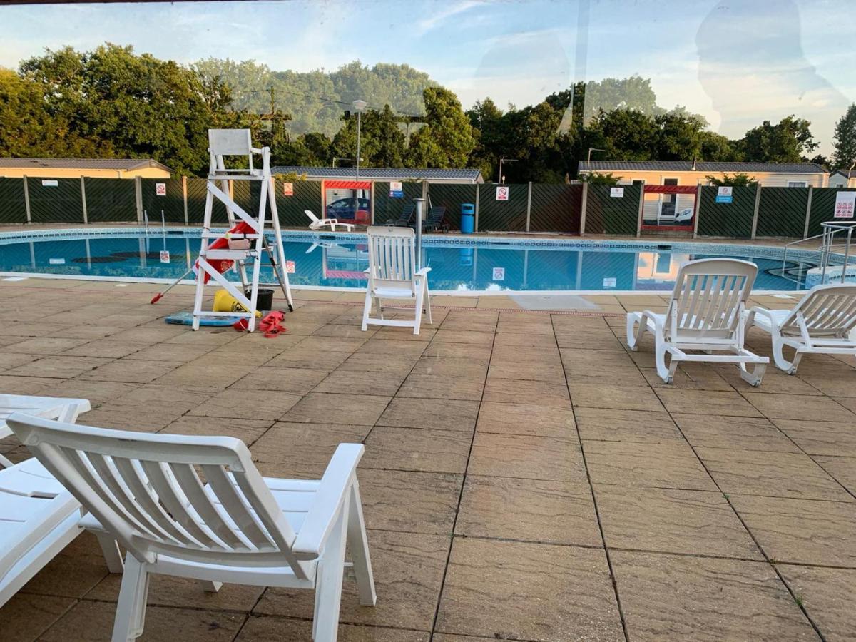 Norfolk Caravan Staycation Pet Friendly Belton with Browston Dış mekan fotoğraf